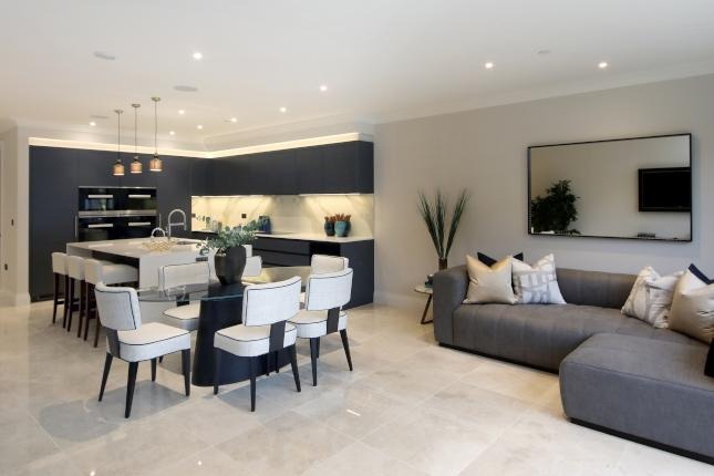 gallery/kitchen family room